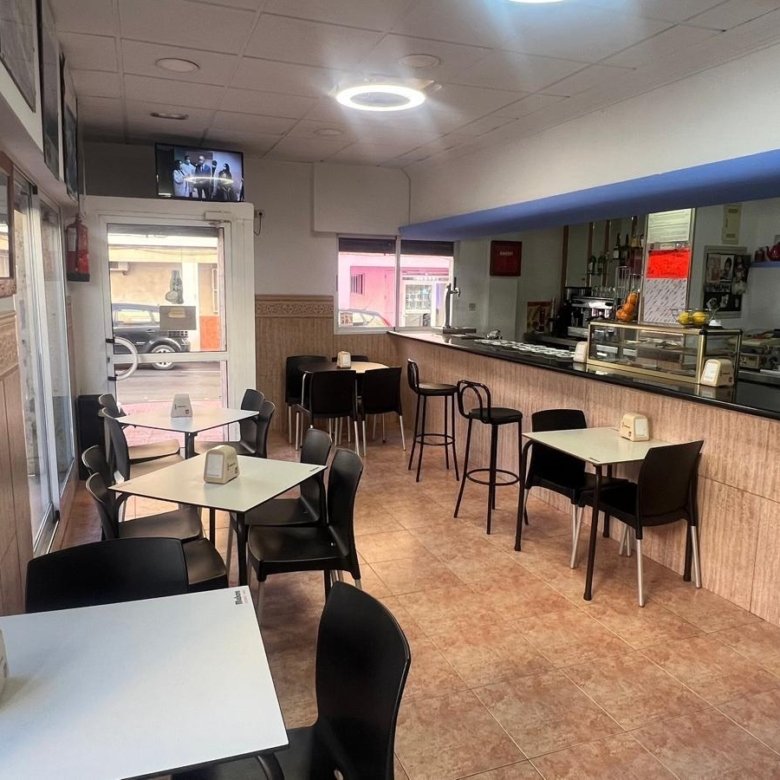 Commercial in Torrevieja - Caza De Casa