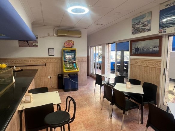 Commercial in Torrevieja - Caza De Casa