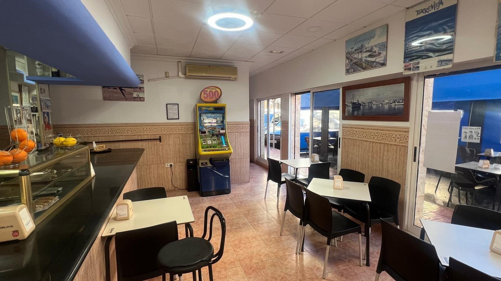 Commercial in Torrevieja - Caza De Casa
