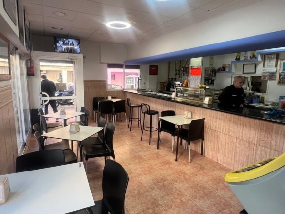 Commercial in Torrevieja - Caza De Casa