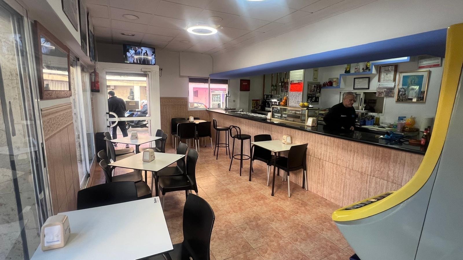 Commercial in Torrevieja - Caza De Casa