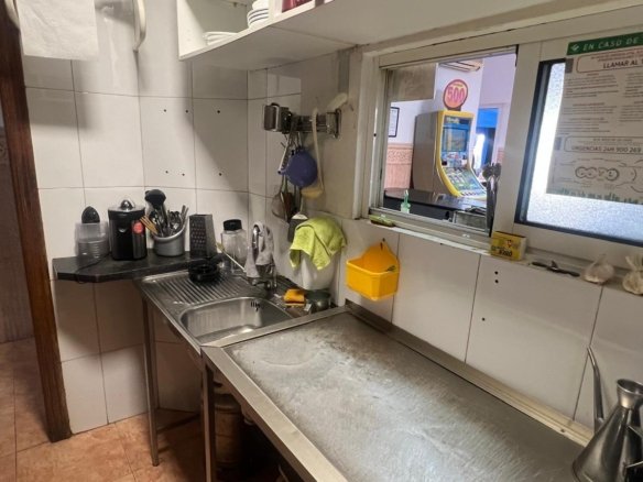 Commercial in Torrevieja - Caza De Casa