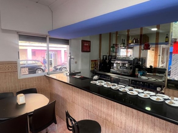 Commercial in Torrevieja - Caza De Casa