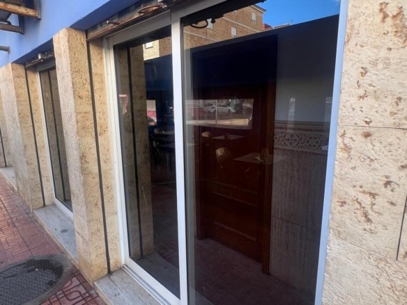 Commercial in Torrevieja - Caza De Casa