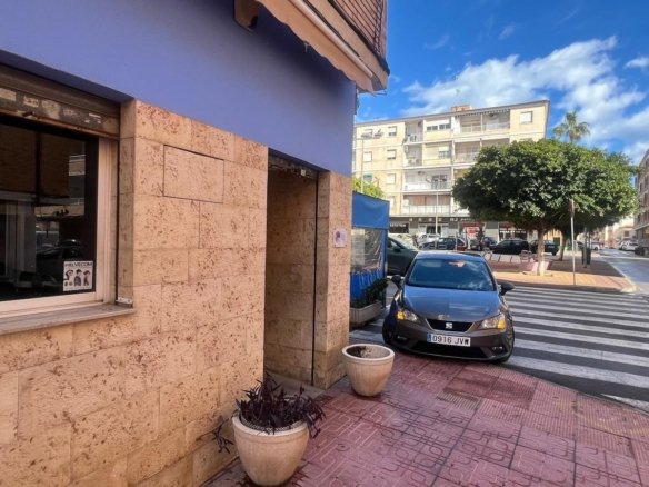 Commercial in Torrevieja - Caza De Casa