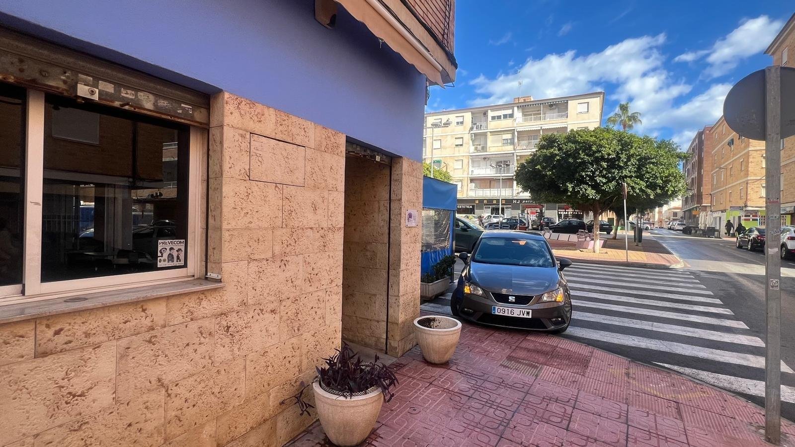 Commercial in Torrevieja - Caza De Casa