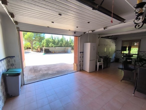 6 Bedroom 3 Bathroom Villa in Yecla - Caza De Casa