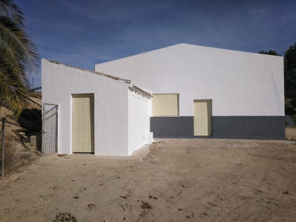 Commercial in Yecla - Caza De Casa