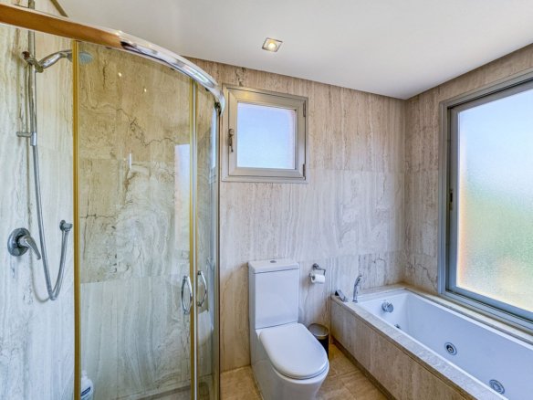 4 Bedroom 3 Bathroom Town House in Manilva - Caza De Casa