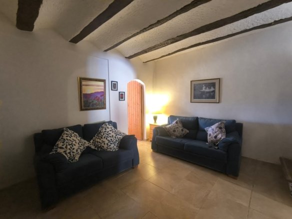 4 Bedroom 2 Bathroom Villa in Chinorlet - Caza De Casa