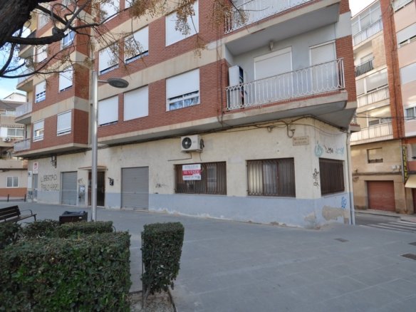 2 Bathroom Commercial in Petrer - Caza De Casa