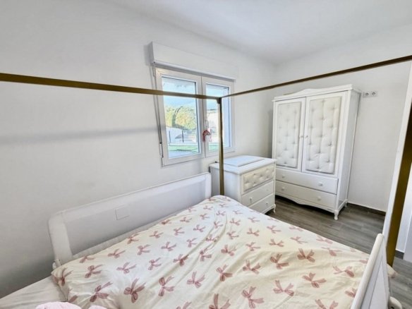 6 Bed 2 Bath Villa in Villamartin - Caza De Casa