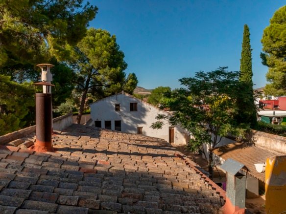 7 Bedroom 2 Bathroom Villa in Yecla - Caza De Casa