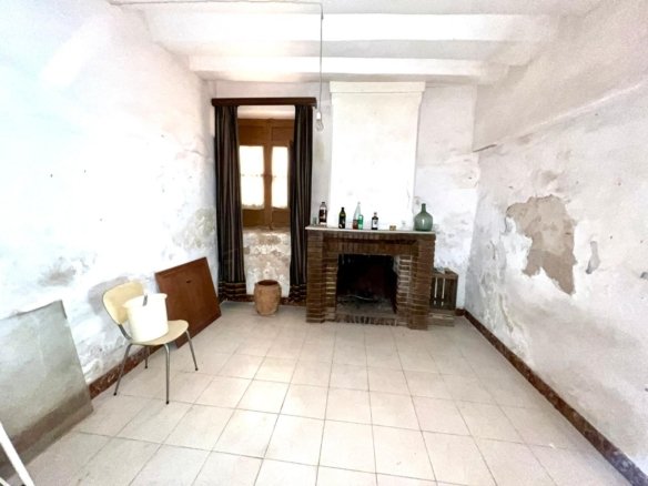 8 Bedroom 1 Bathroom Town House in Pinoso - Caza De Casa