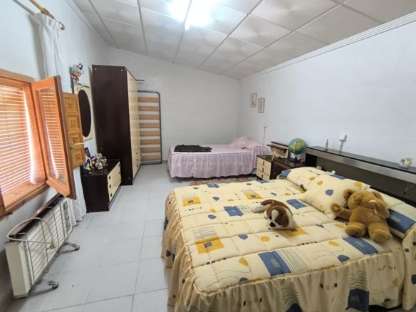 5 Bedroom 1 Bathroom Country House in Monóvar/Monóver - Caza De Casa