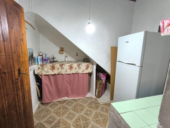 7 Bedroom 1 Bathroom Town House in Raspay - Caza De Casa