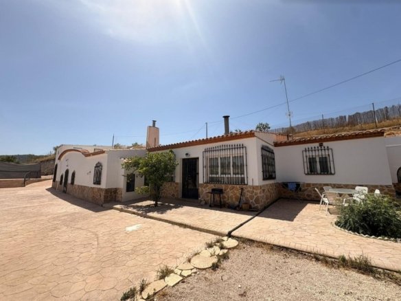 6 Bedroom 1 Bathroom Villa in La Zarza - Caza De Casa