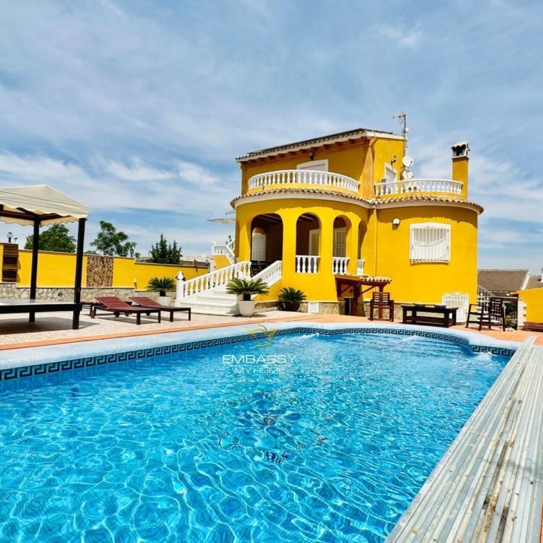 5 Bedroom 3 Bathroom Villa in Orihuela - Caza De Casa