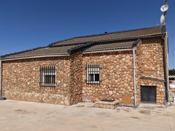 6 Bedroom 3 Bathroom Country House in Yecla - Caza De Casa