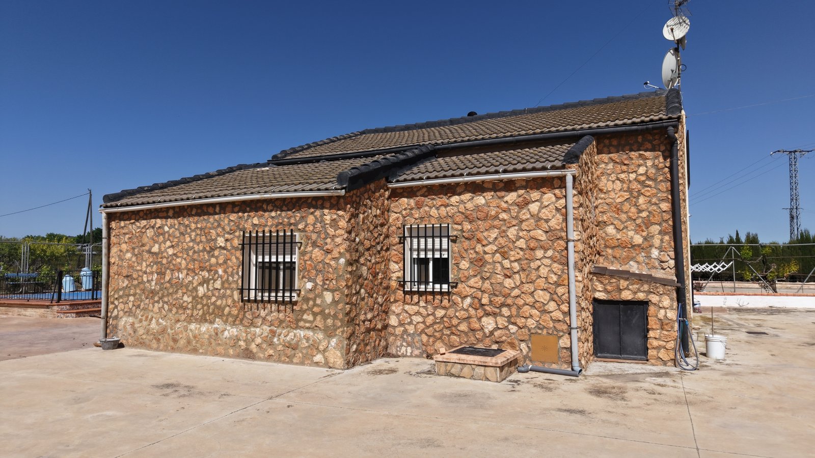 6 Bedroom 3 Bathroom Country House in Yecla - Caza De Casa
