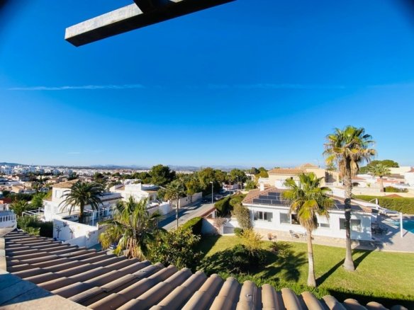 2 Bedroom 2 Bathroom Villa in Orihuela Costa - Caza De Casa