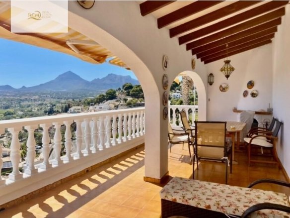 4 Bedroom 3 Bathroom Town House in Altea - Caza De Casa