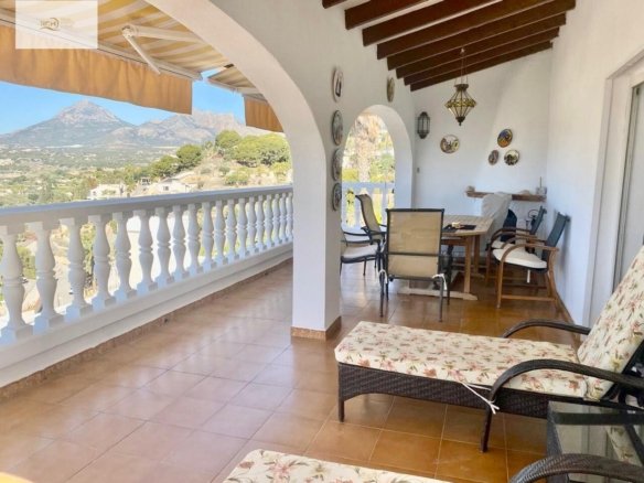 4 Bedroom 3 Bathroom Town House in Altea - Caza De Casa