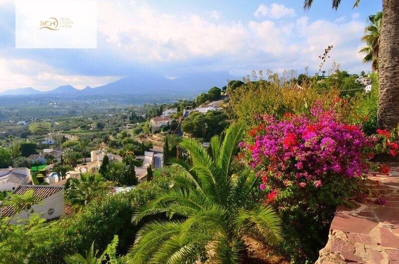 4 Bedroom 3 Bathroom Town House in Altea - Caza De Casa