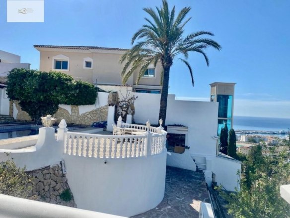 4 Bedroom 3 Bathroom Town House in Altea - Caza De Casa