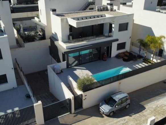 3 Bedroom 2 Bathroom Villa in Algorfa - Caza De Casa