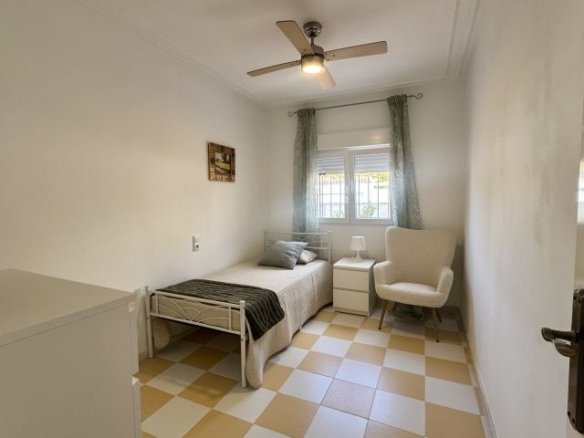 4 Bedroom 2 Bathroom Villa in Torrevieja - Caza De Casa