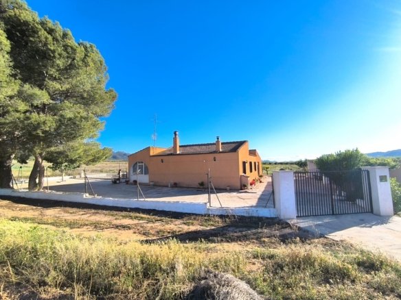 4 Bed 2 Bath Country House in Yecla - Caza De Casa