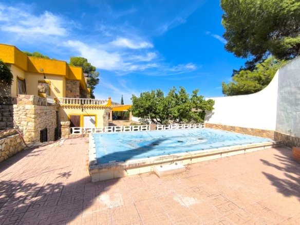 7 Bedroom 3 Bathroom Villa in Yecla - Caza De Casa