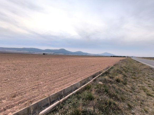Land in Yecla - Caza De Casa