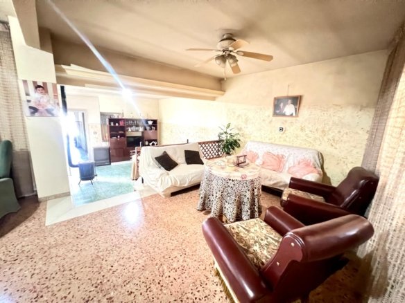 6 Bedroom 1 Bathroom Town House in Pinoso - Caza De Casa