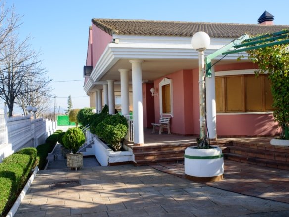 6 Bedroom 3 Bathroom Villa in Caudete - Caza De Casa