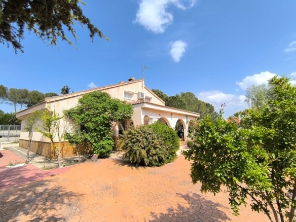 5 Bed 2 Bath Villa in Yecla - Caza De Casa