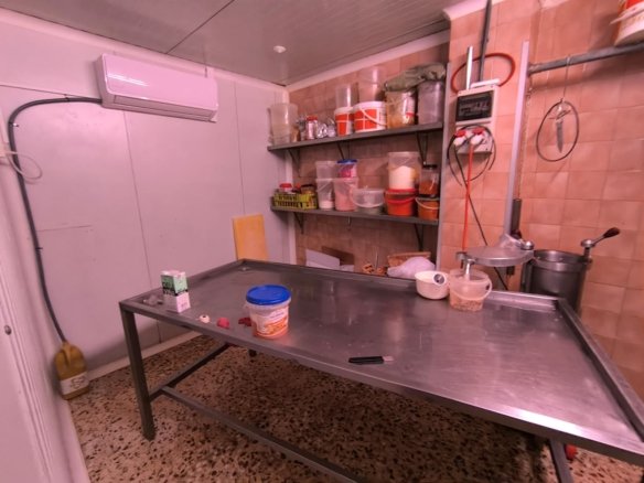 6 Bedroom 2 Bathroom Commercial in Yecla - Caza De Casa