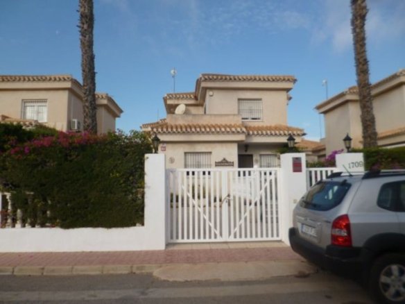 3 Bedroom 2 Bathroom Villa in Playa Flamenca - Caza De Casa