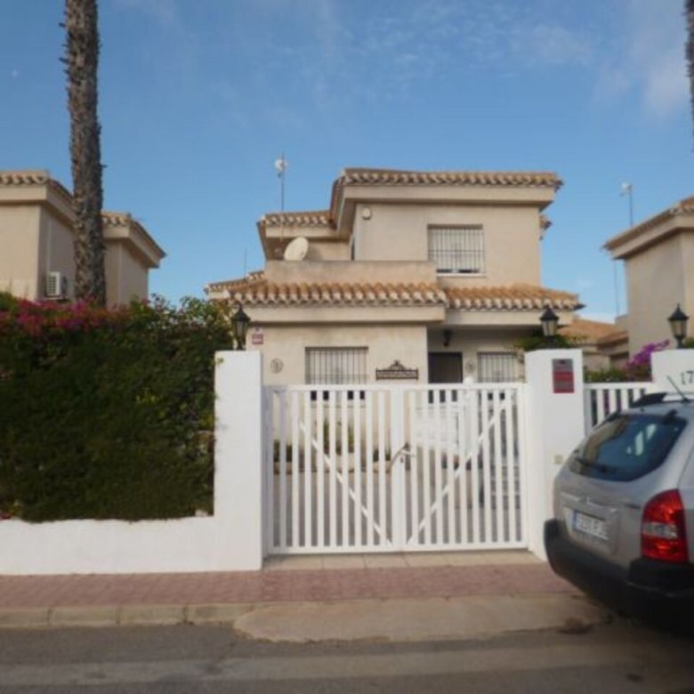 3 Bedroom 2 Bathroom Villa in Playa Flamenca - Caza De Casa