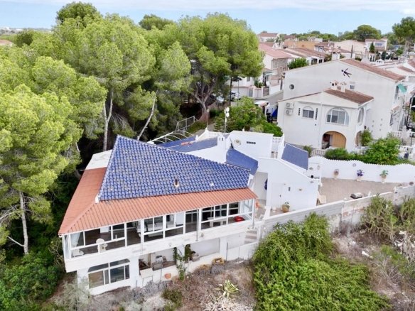 3 Bedroom 3 Bathroom Villa in Pinar de Campoverde - Caza De Casa