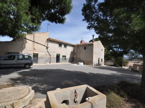 6 Bedroom 1 Bathroom Country House in Monóvar/Monóver - Caza De Casa