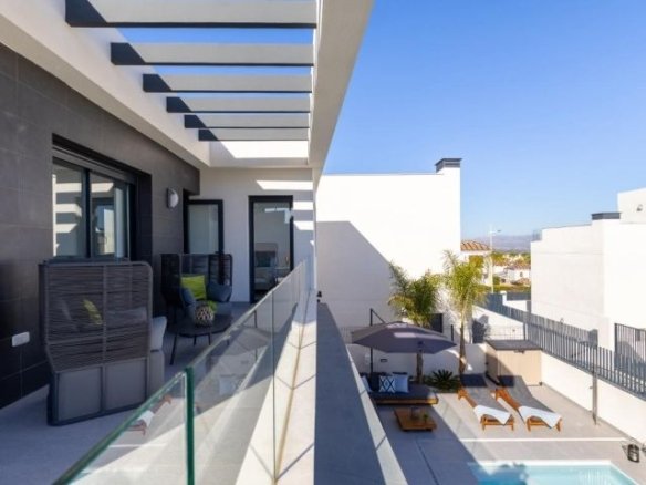 3 Bedroom 2 Bathroom Villa in Algorfa - Caza De Casa