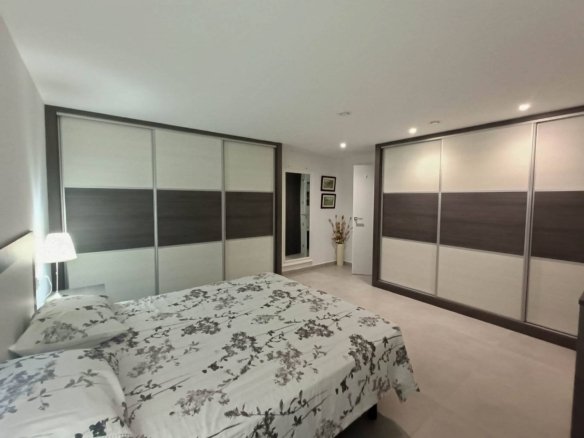 5 Bedroom 4 Bathroom Villa in Rojales - Caza De Casa