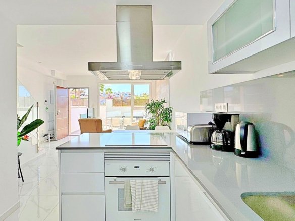 3 Bedroom 3 Bathroom Town House in Torrevieja - Caza De Casa