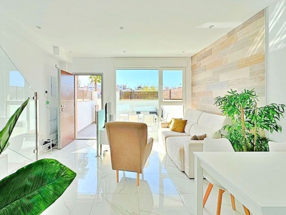 3 Bedroom 3 Bathroom Town House in Torrevieja - Caza De Casa