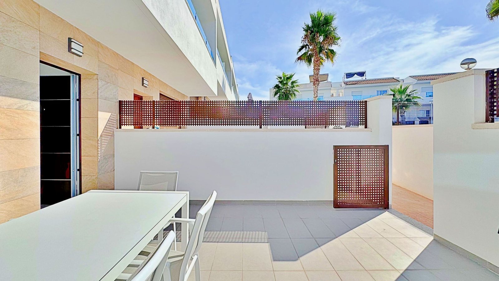 3 Bedroom 3 Bathroom Town House in Torrevieja - Caza De Casa
