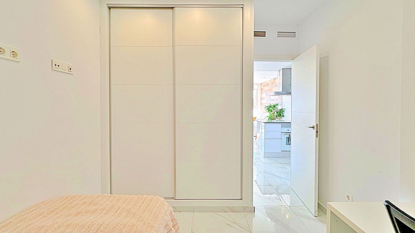 3 Bedroom 3 Bathroom Town House in Torrevieja - Caza De Casa