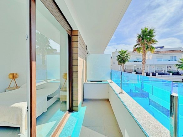 3 Bedroom 3 Bathroom Town House in Torrevieja - Caza De Casa