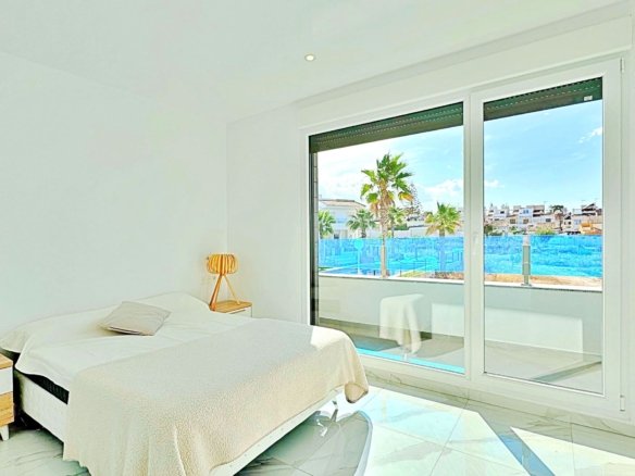 3 Bedroom 3 Bathroom Town House in Torrevieja - Caza De Casa